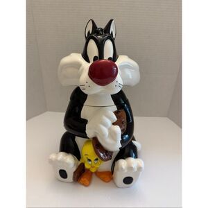 Warner Brothers Looney Tunes Sylvester Holding Cookies & Tweety‎ Bird Cookie Jar